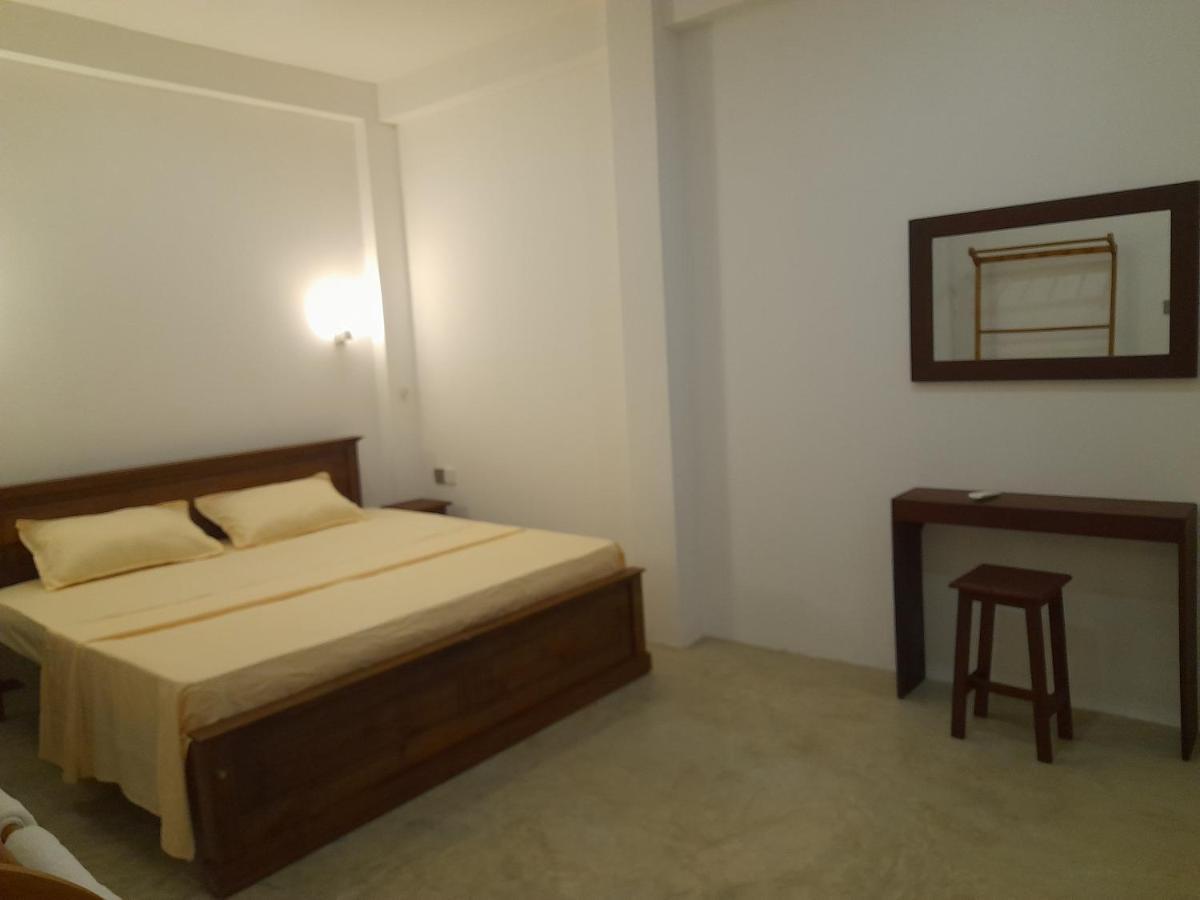Gloria Inn نيجومبو الغرفة الصورة